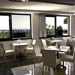 Park Mirabeau 4* מונטפאונה