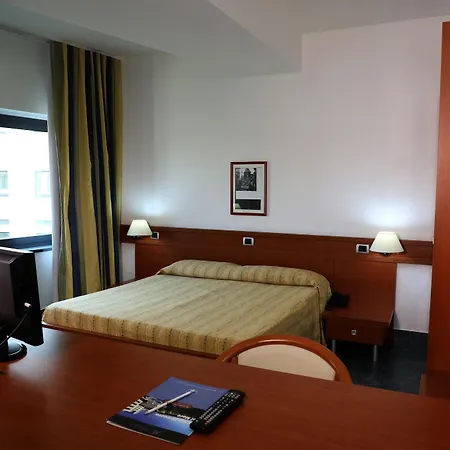 ホテル Park Mirabeau 4*
