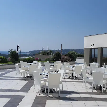 Park Mirabeau 4*