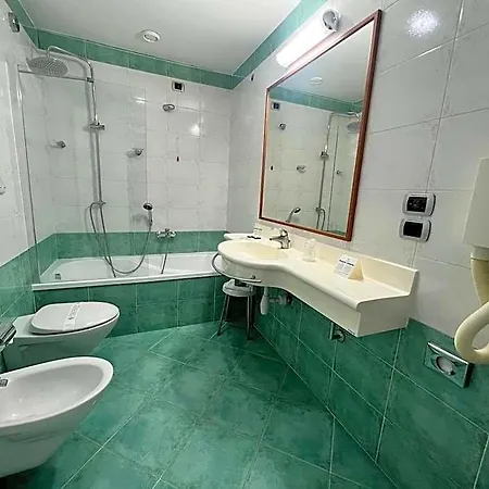 Park Mirabeau Hotel 4*