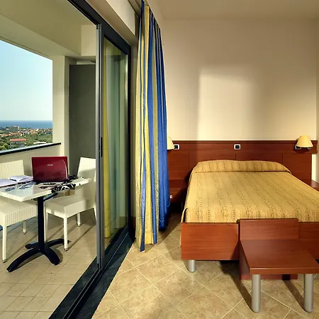 Park Mirabeau 4*